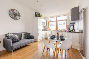 Luxury Apartment Near Canning Town- Free Parking